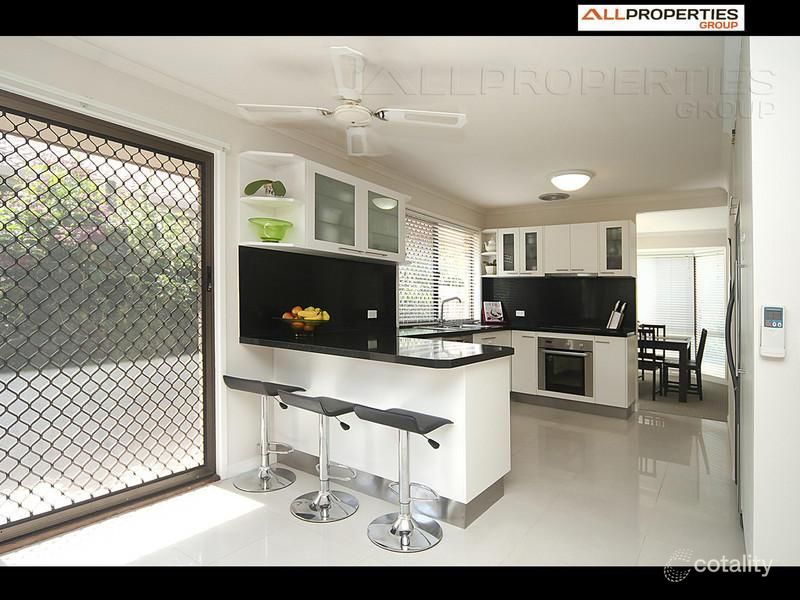 9 Enford St, Hillcrest, QLD 4118