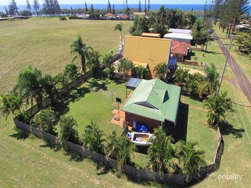 18 Knudsen St, Elliott Heads, QLD 4670