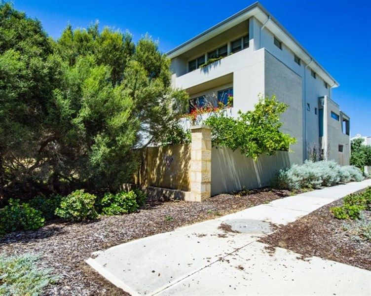 34 Mewstone Cres, North Coogee, WA 6163