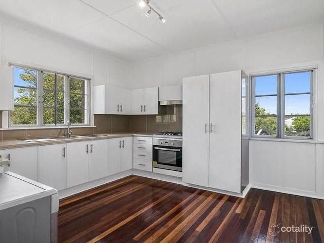 19 Blackwood St, East Ipswich, QLD 4305
