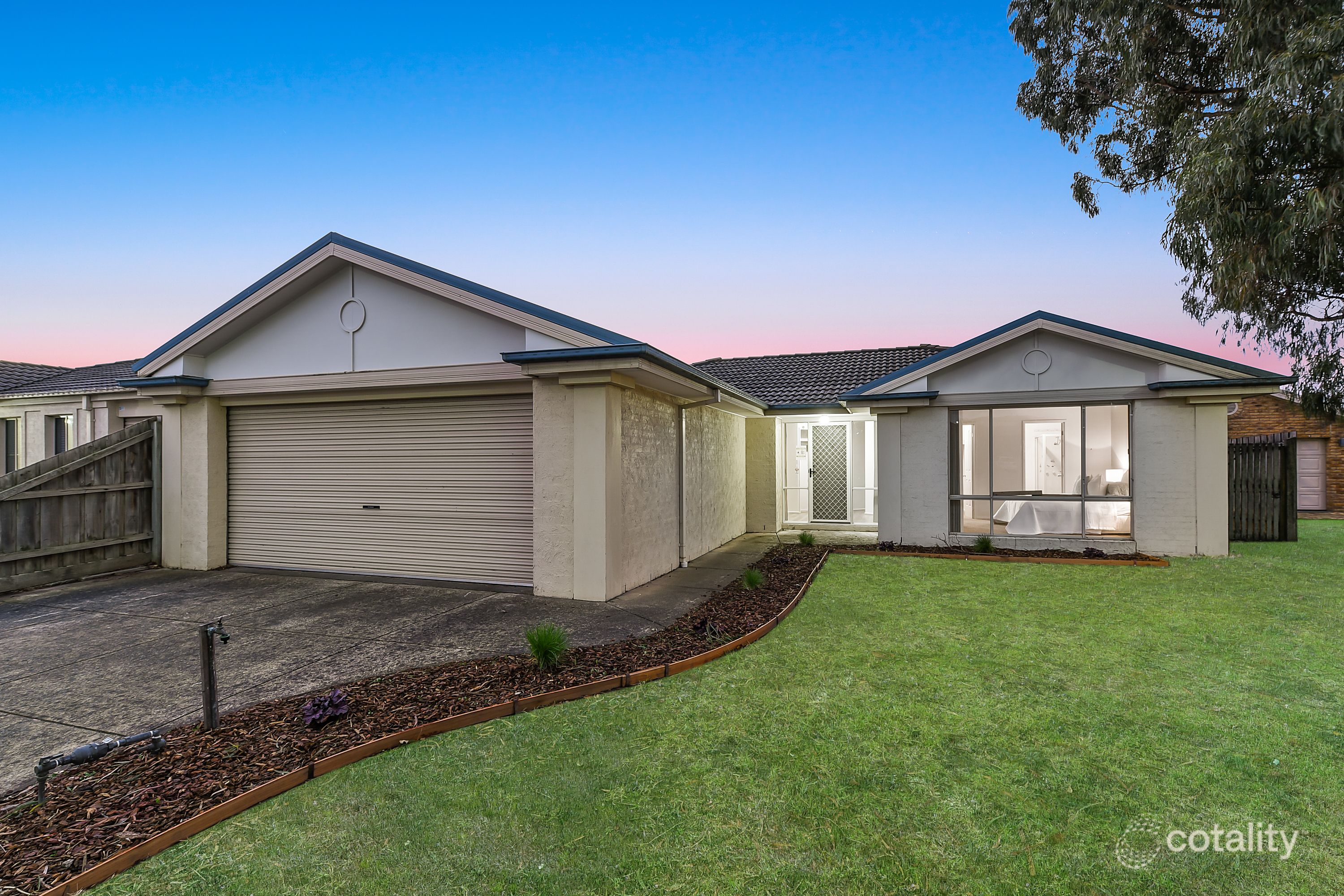 5 Farskiene Pl, Hampton Park, VIC 3976