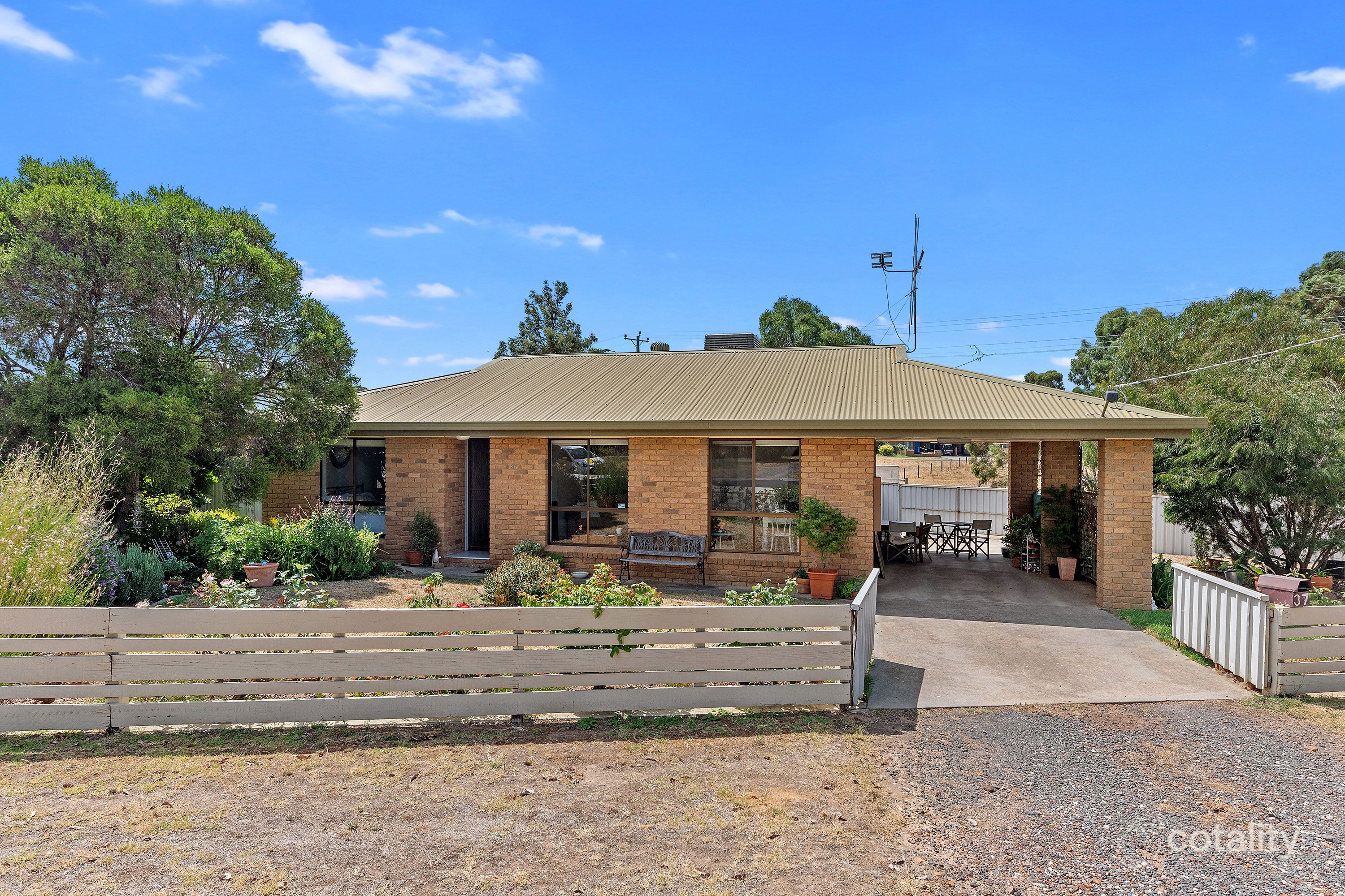 37 Arblaster St, California Gully, VIC 3556