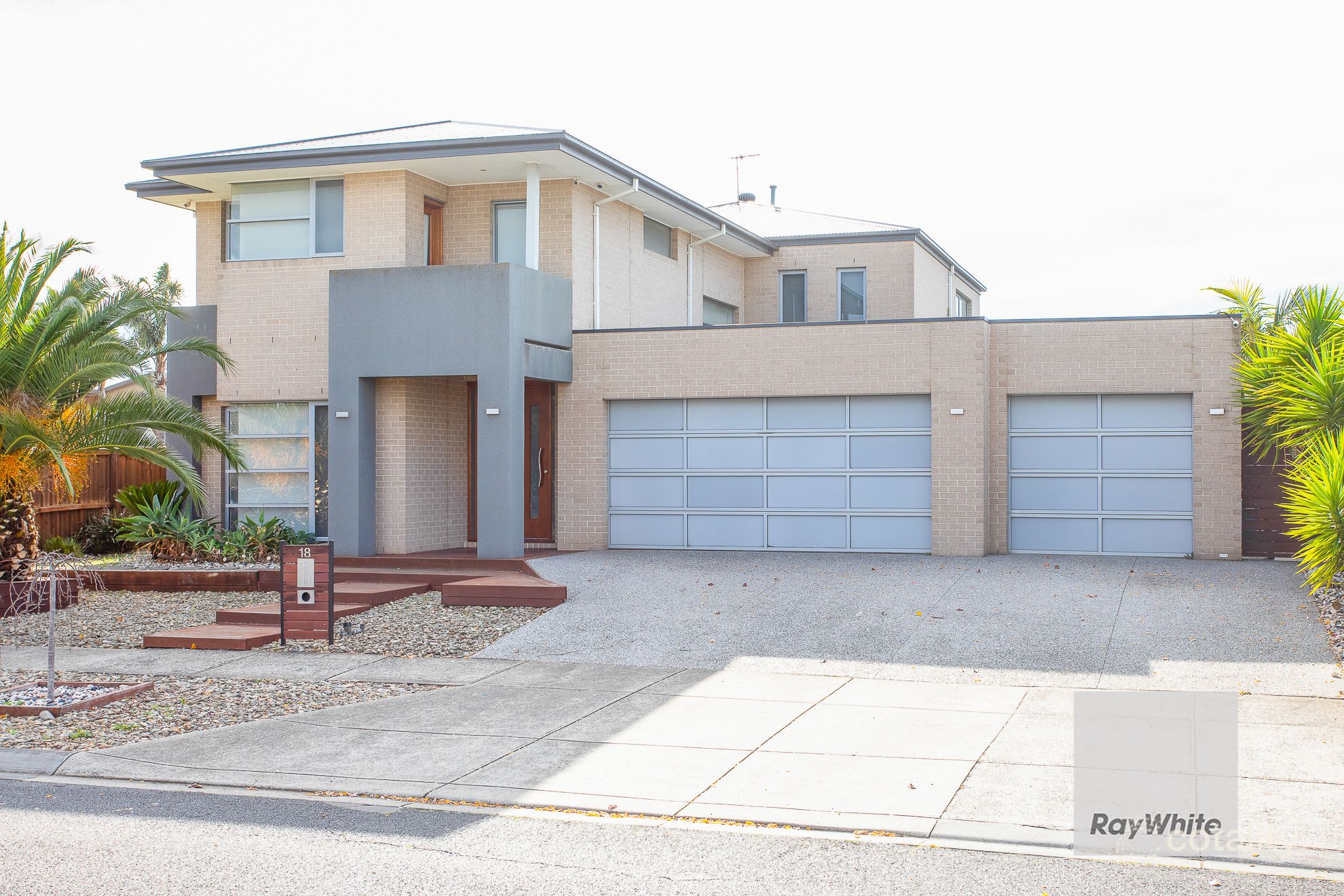 18 Pyrmont Tce, Taylors Hill, VIC 3037