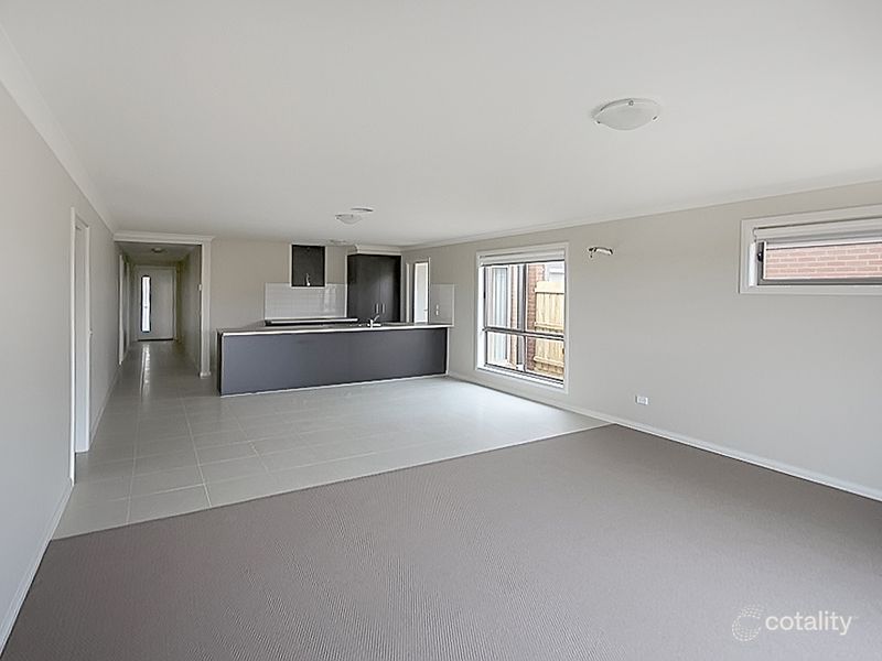 6 Robinson Dr, Weir Views, VIC 3338