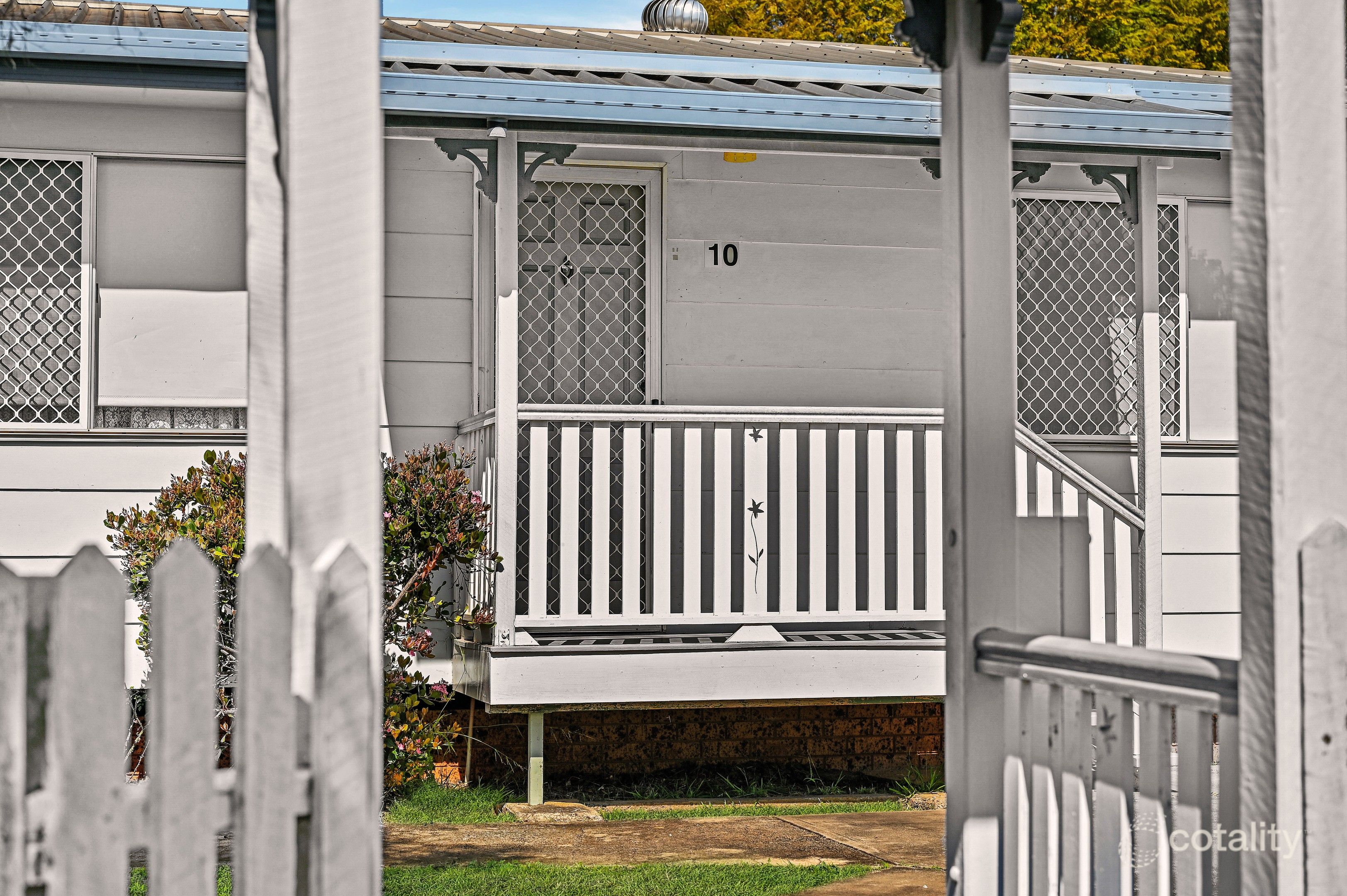 10 Kratzmann Ct, Kearneys Spring, QLD 4350