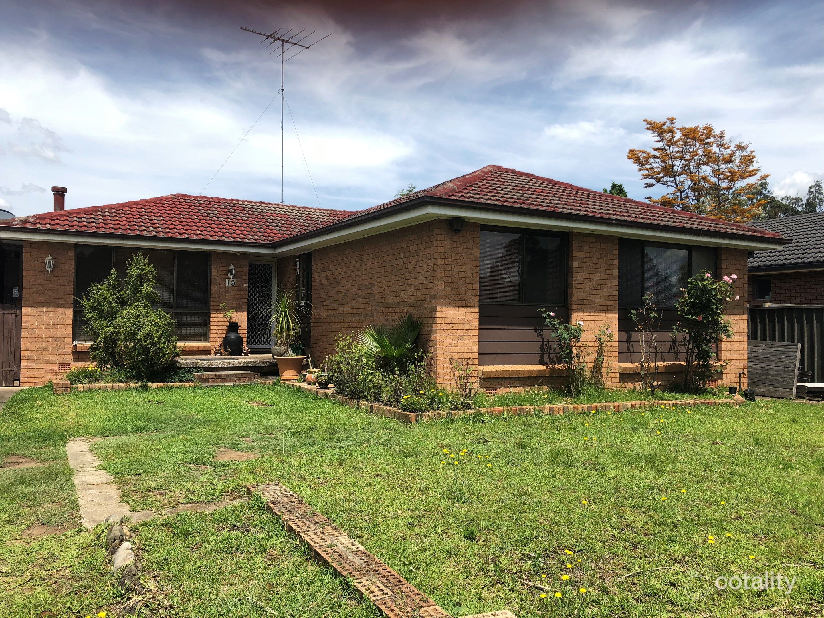 15 Tallagandra Dr, Quakers Hill, NSW 2763