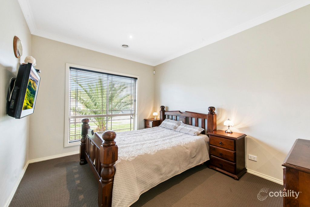 32 Dickerson Way, Caroline Springs, VIC 3023