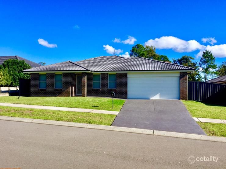 22 Quarterhorse Pde, Wadalba, NSW 2259