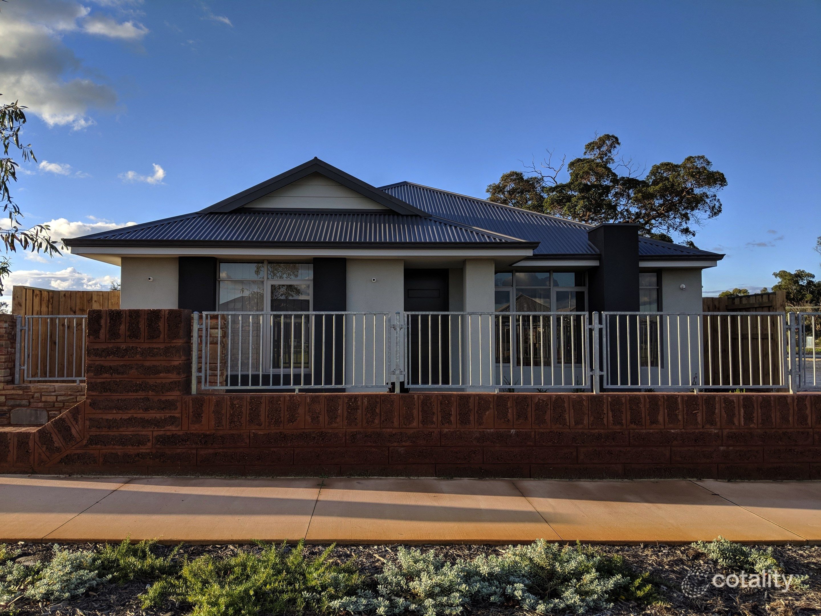 8 Hoffman Cove, The Vines, WA 6069