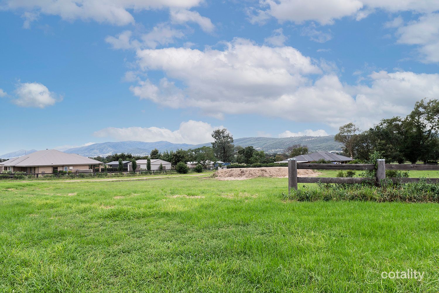 2a Somerset Pl, Scone, NSW 2337