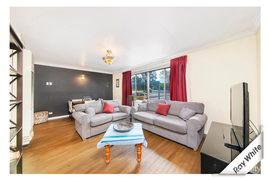 33 Mockridge Cres, Holt, ACT 2615