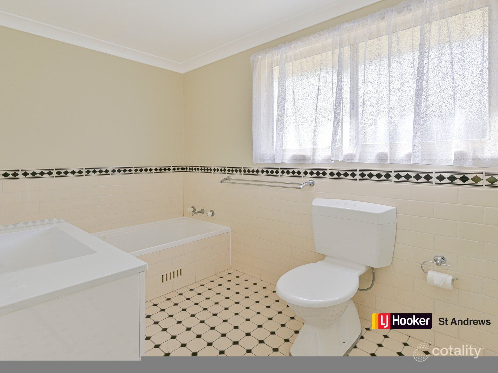 2/95 Hurricane Dr, Raby, NSW 2566