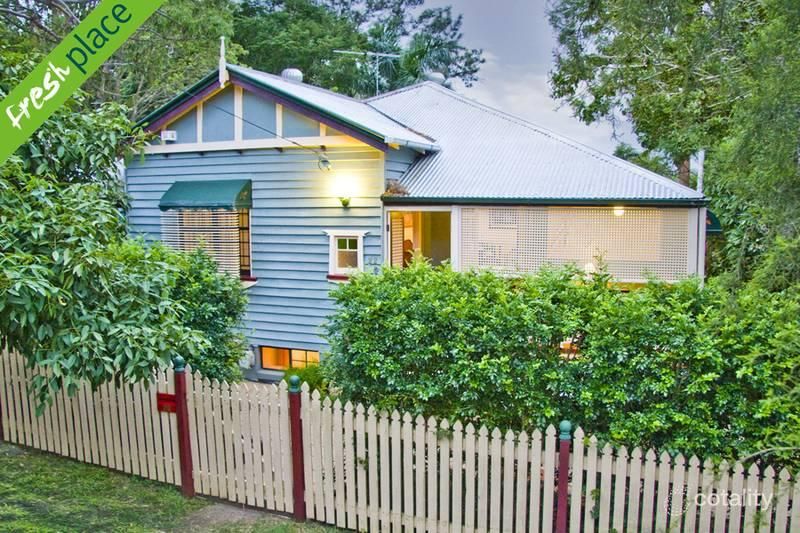 22 Sixth Ave, Bardon, QLD 4065