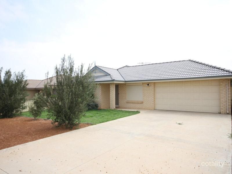 18 Yarraman Rd, Waggrakine, WA 6530