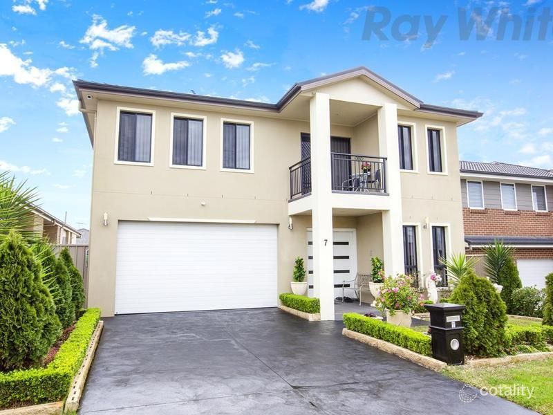7 Daquino Pl, Carnes Hill, NSW 2171