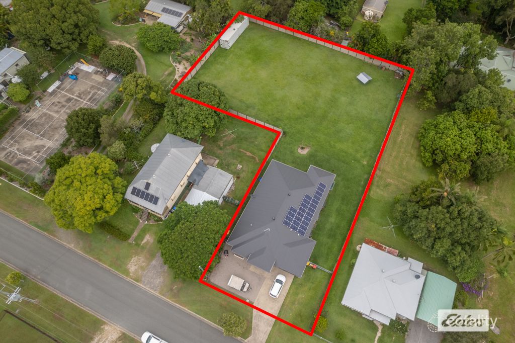 8 Gloucester St, Woodford, QLD 4514