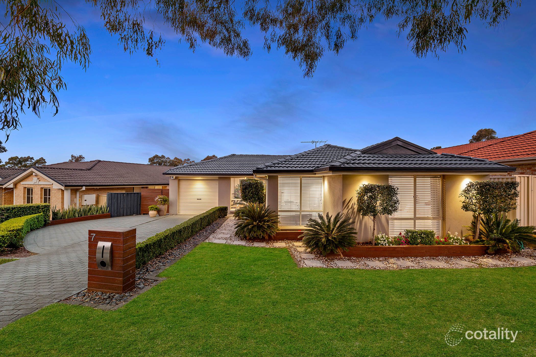 7 Chain-O-Ponds Cct, Mount Annan, NSW 2567