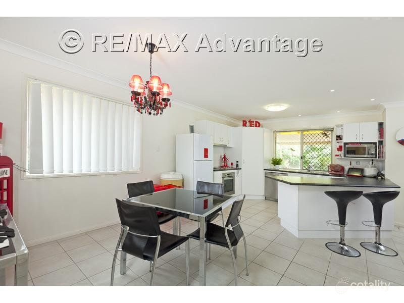 11 Curve Ave, Wynnum, QLD 4178
