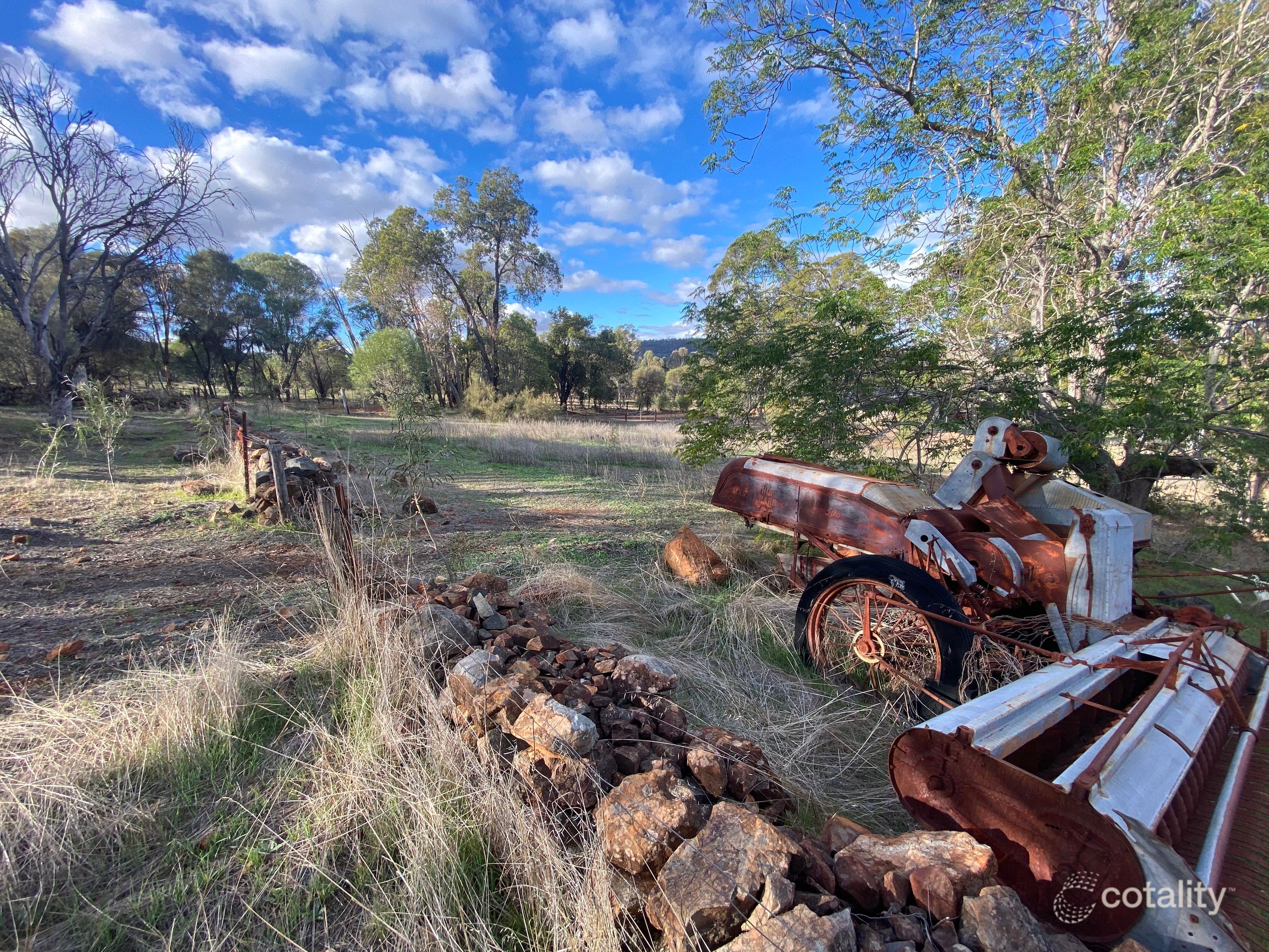 245 Railway Rd, Clackline, WA 6564