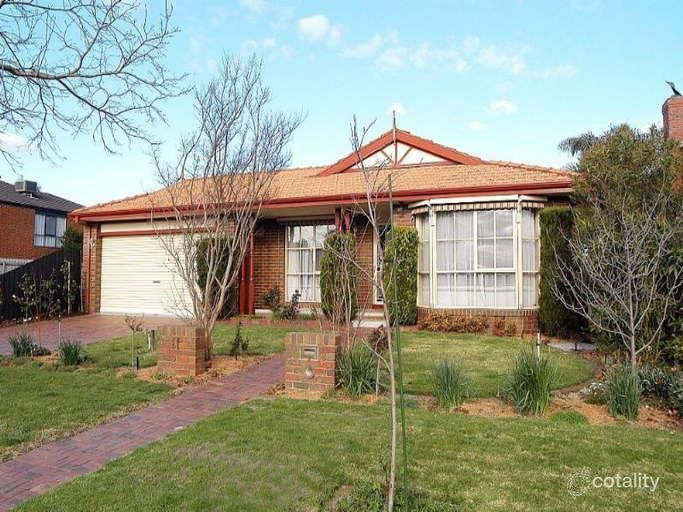 11 Higgins Cl, Dingley Village, VIC 3172