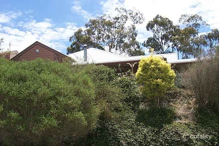 28 Hakea Cres, Chapel Hill, QLD 4069