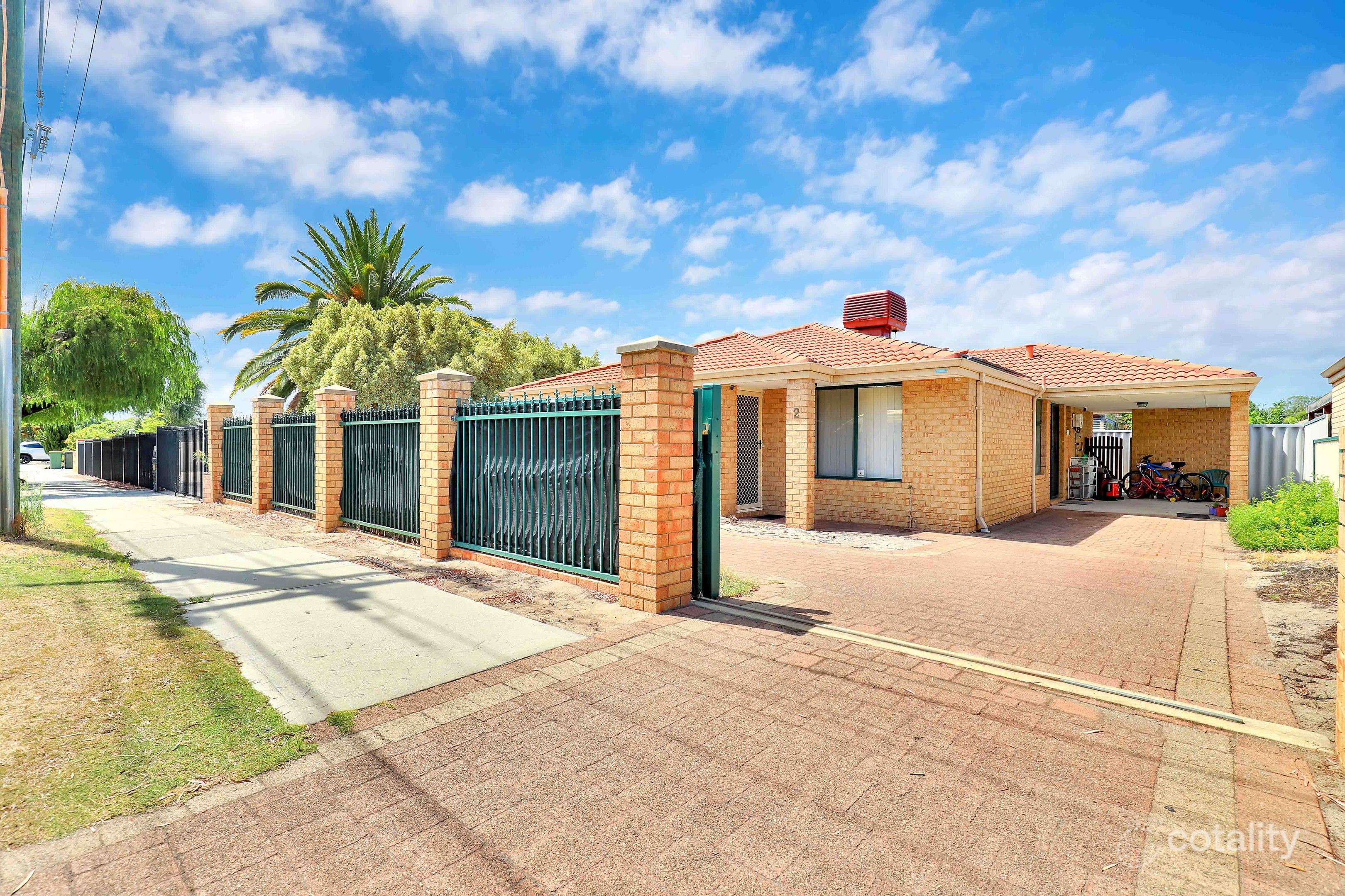 2/285-287 Wharf St, Queens Park, WA 6107