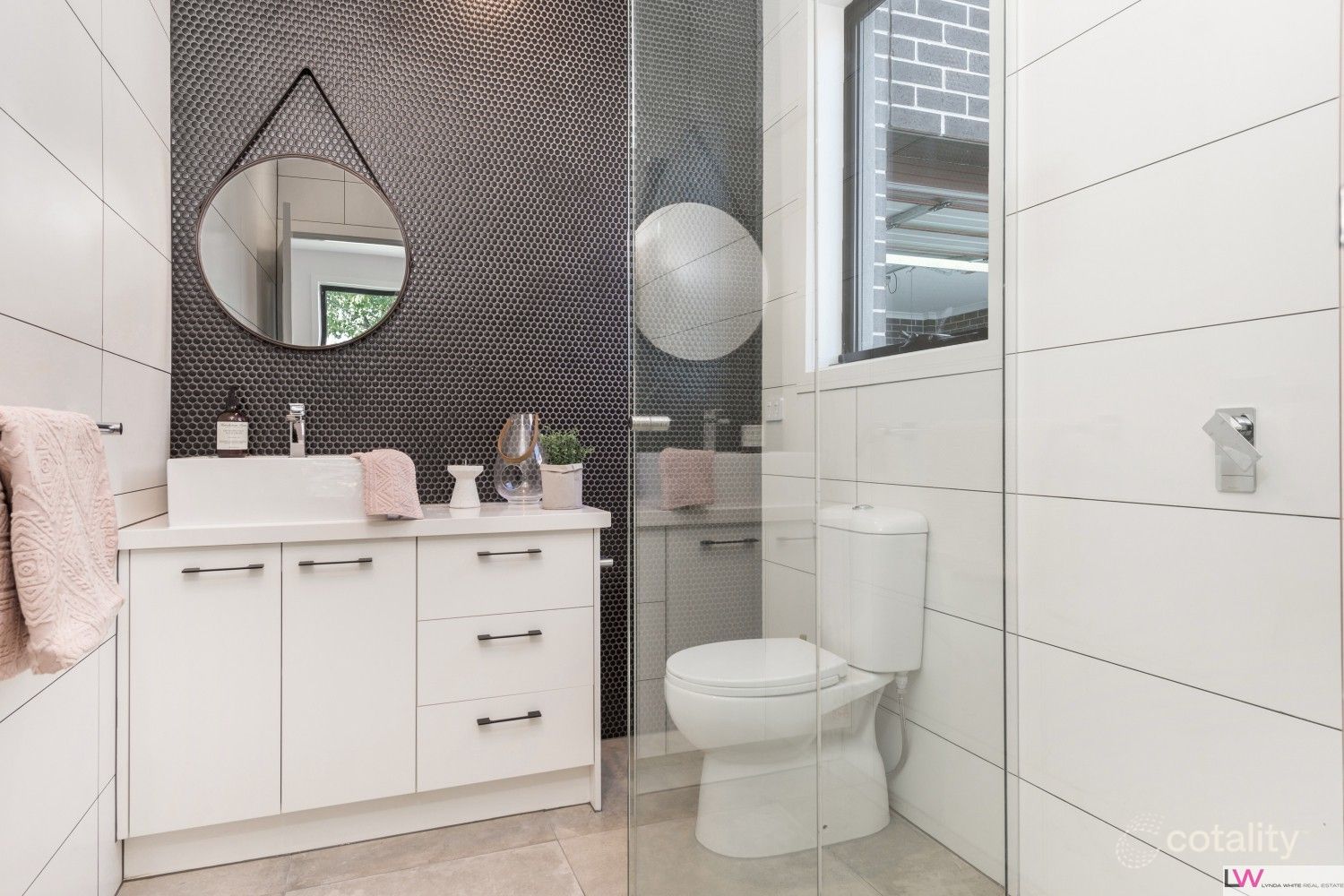 1/241 Waterdale Rd, Ivanhoe, VIC 3079