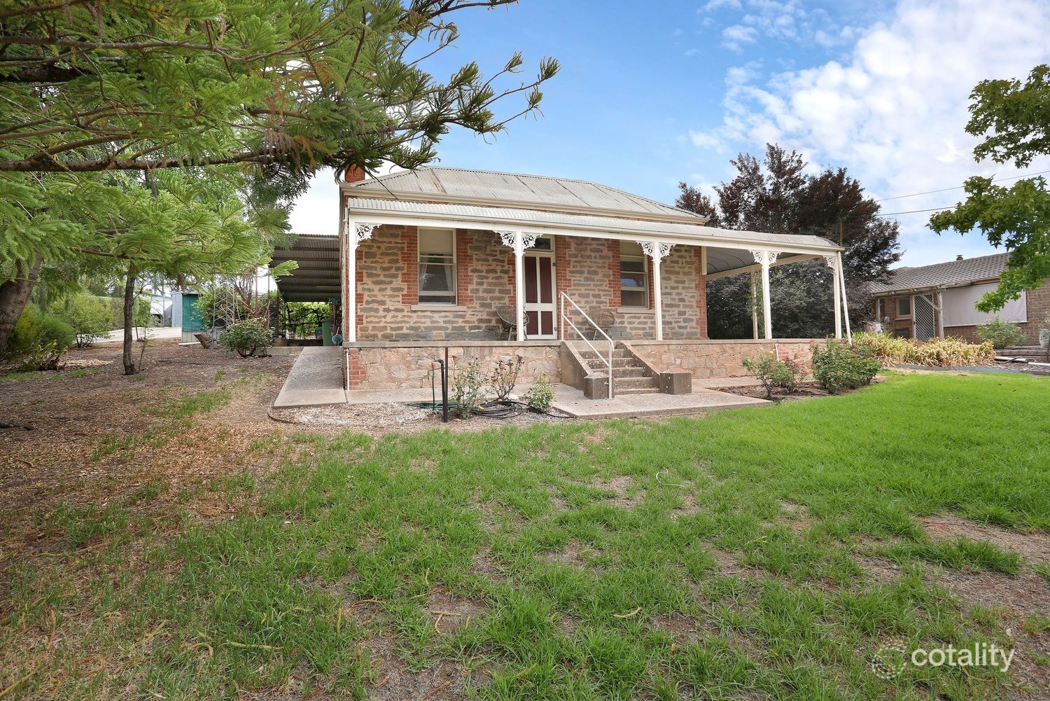 8 Houghton St, Clare, SA 5453
