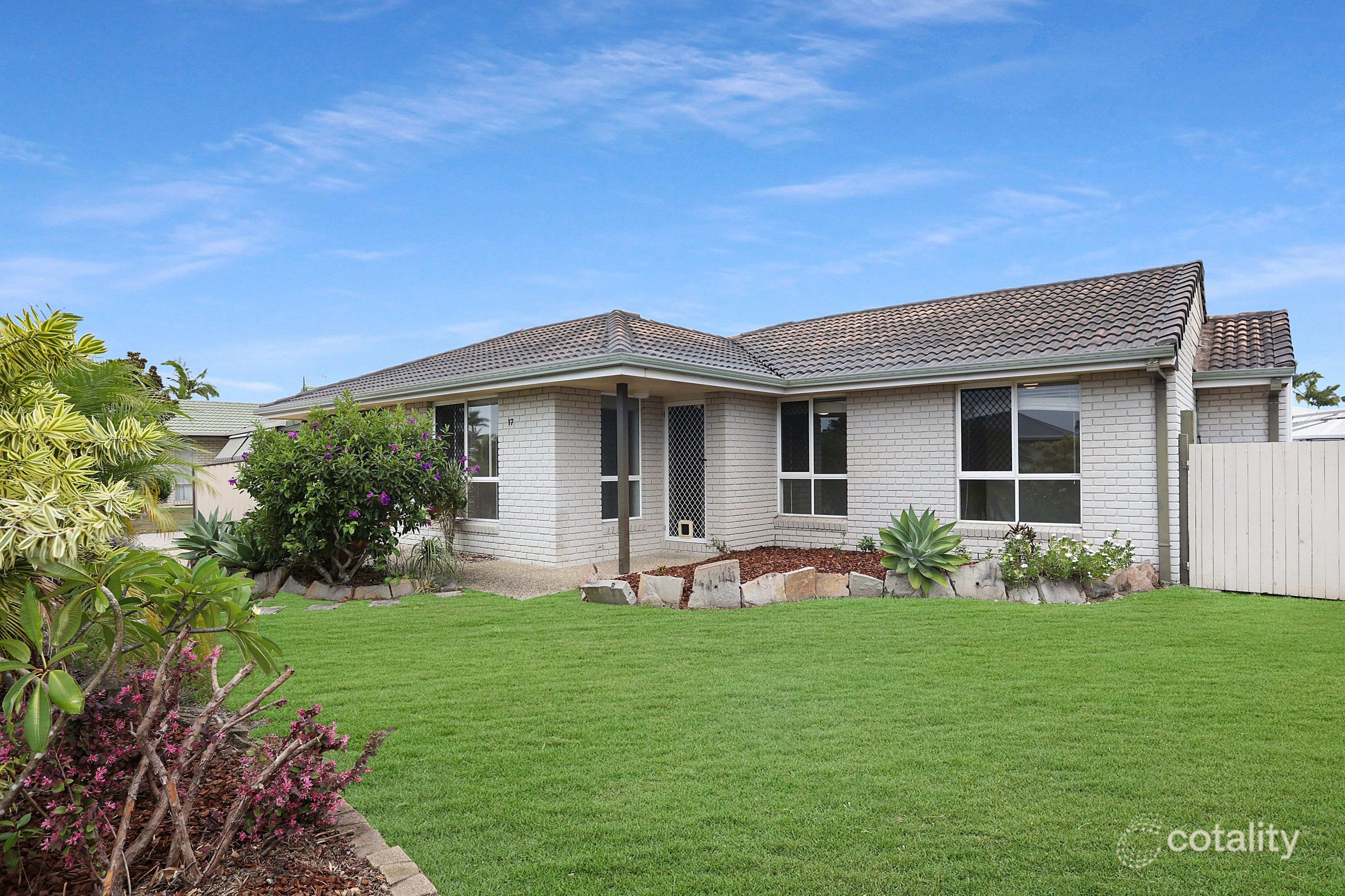 17 Nelson St, Sandstone Point, QLD 4511