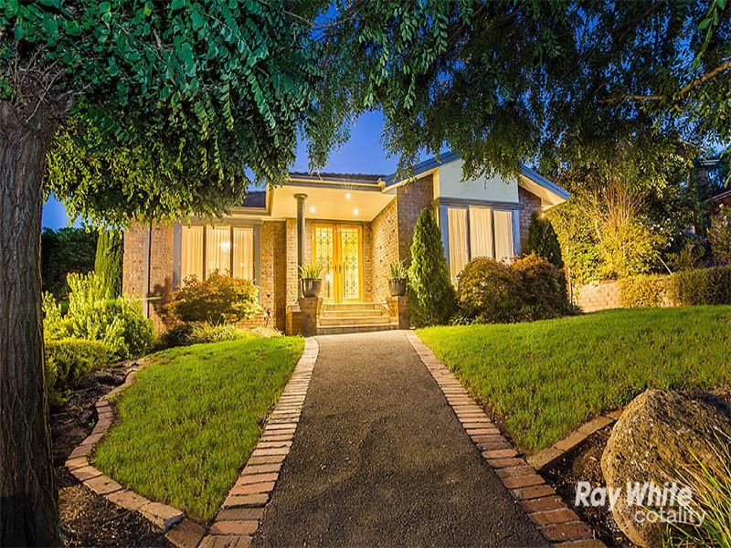 2 Oakridge Cl, Lysterfield South, VIC 3156