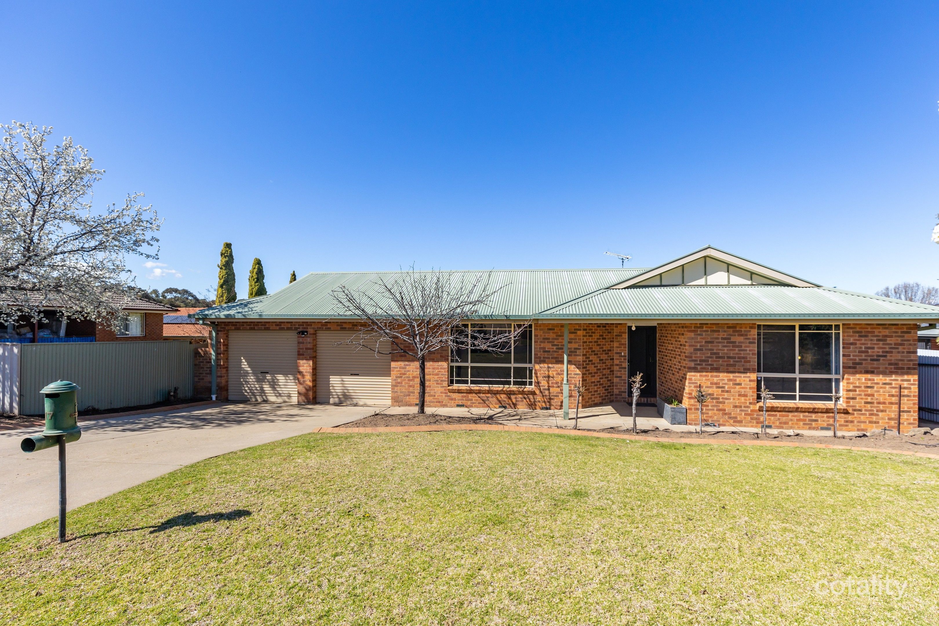 17 Roberts Way, Kooringal, NSW 2650