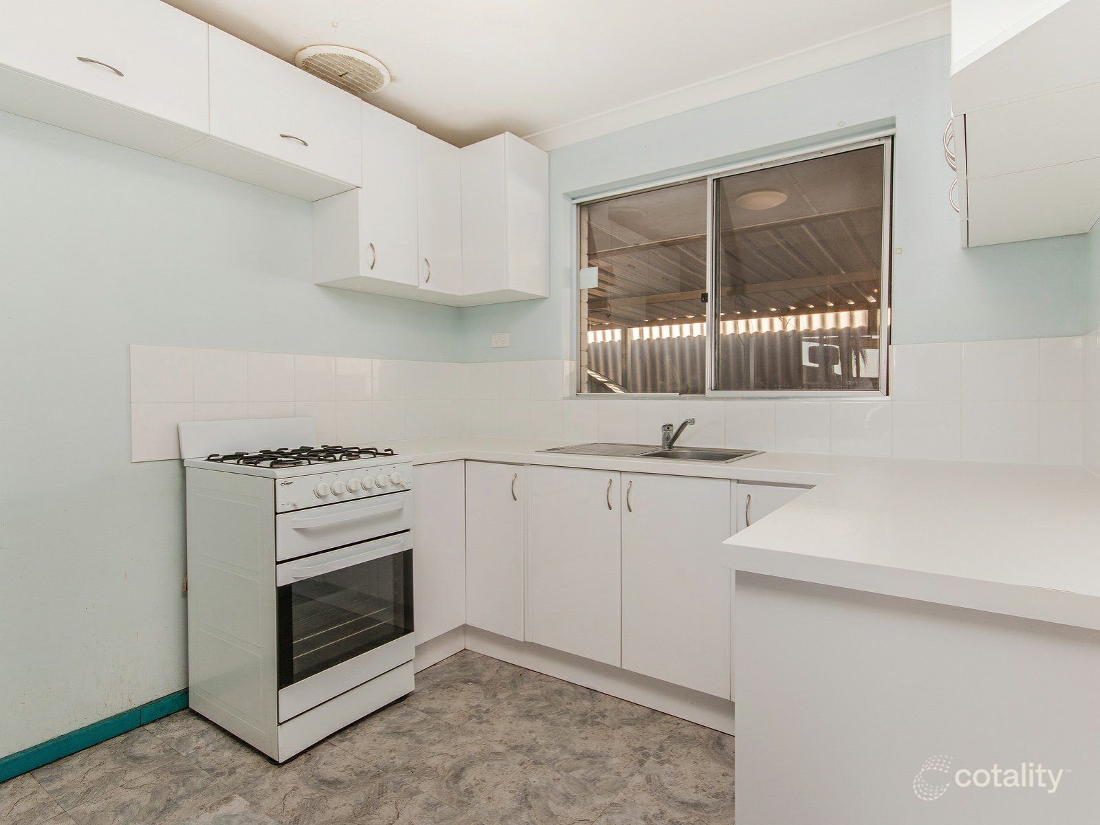 4 Sulphur Rd, Parmelia, WA 6167