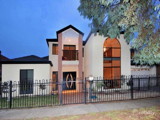 16 Almands Ave, Roxburgh Park, VIC 3064
