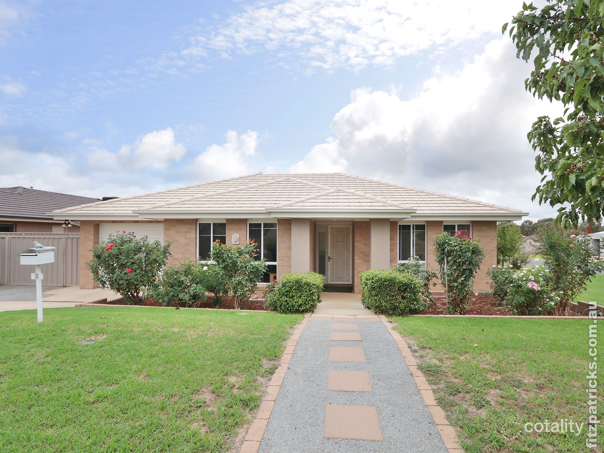 8 Yulong St, Glenfield Park, NSW 2650