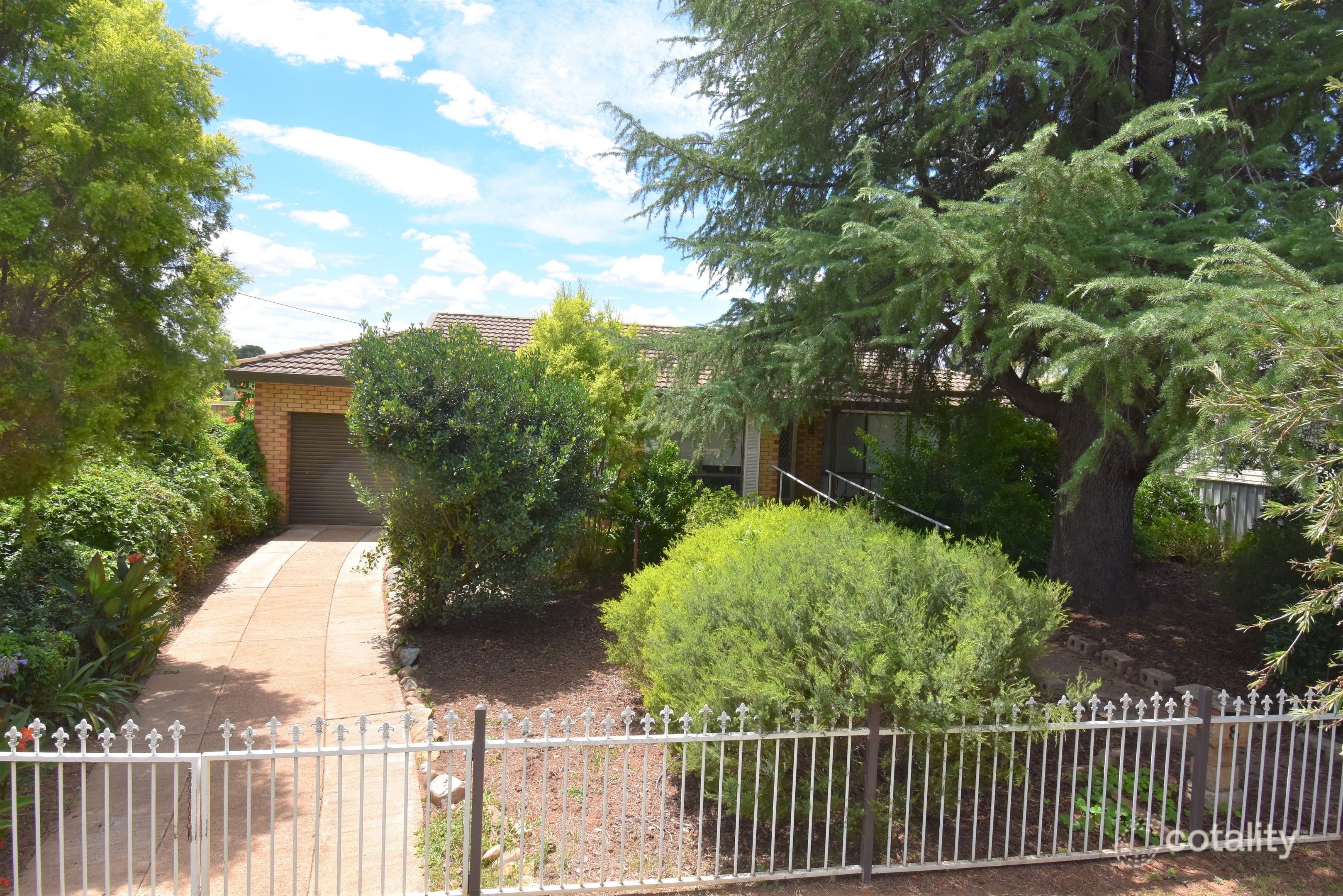 8 Montefiores St, Montefiores, NSW 2820