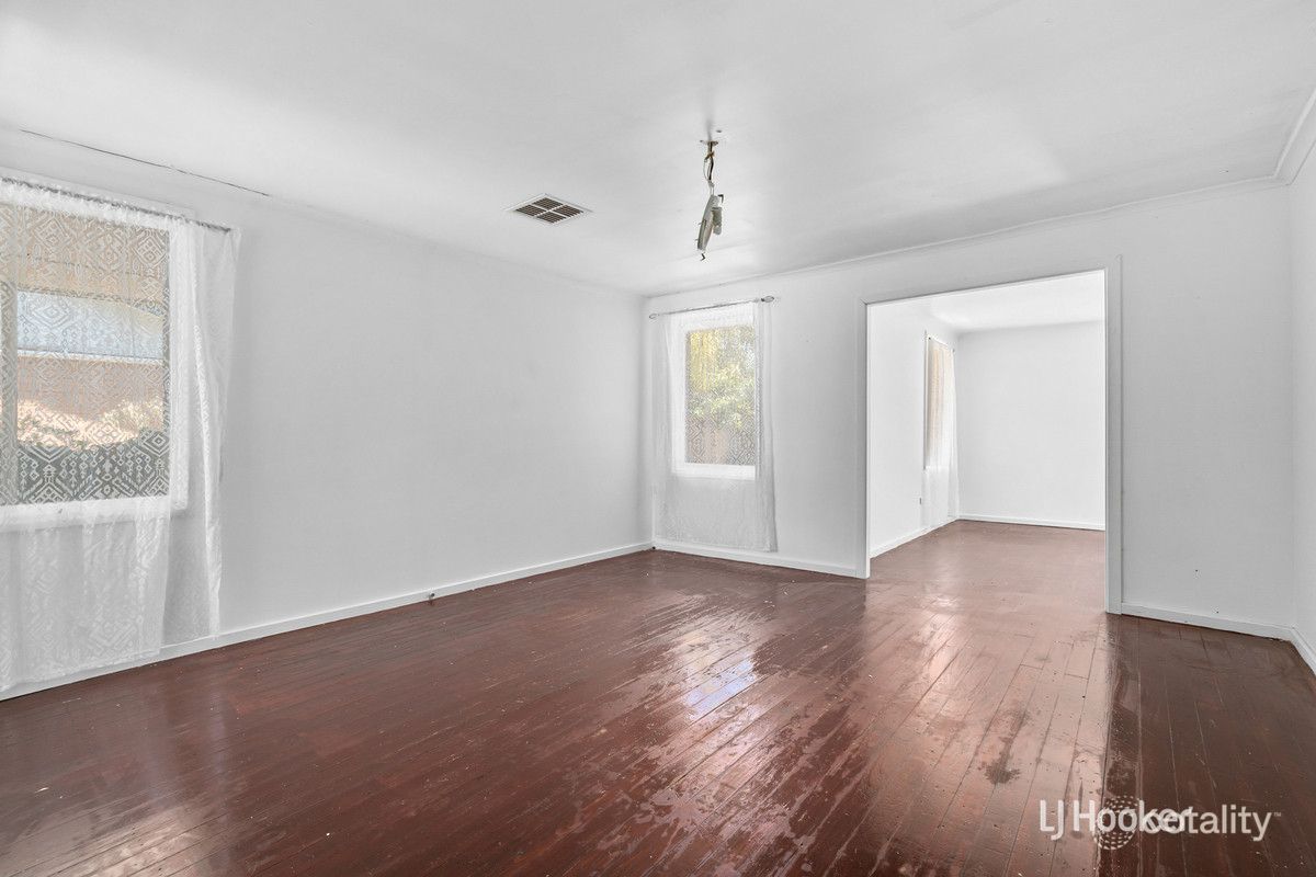 16 Eringa Ct, Craigmore, SA 5114