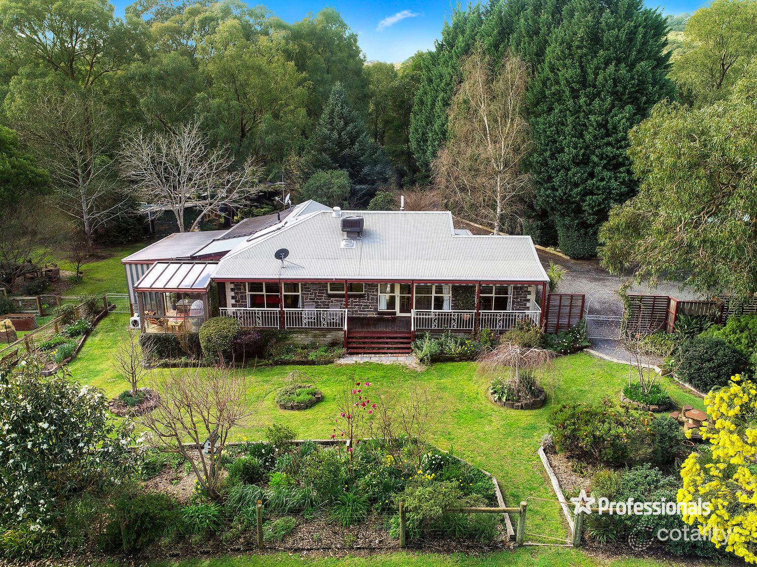 80 Parkinsons Rd, Launching Place, VIC 3139