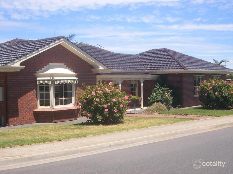 18 Glenway Rd, Hallett Cove, SA 5158