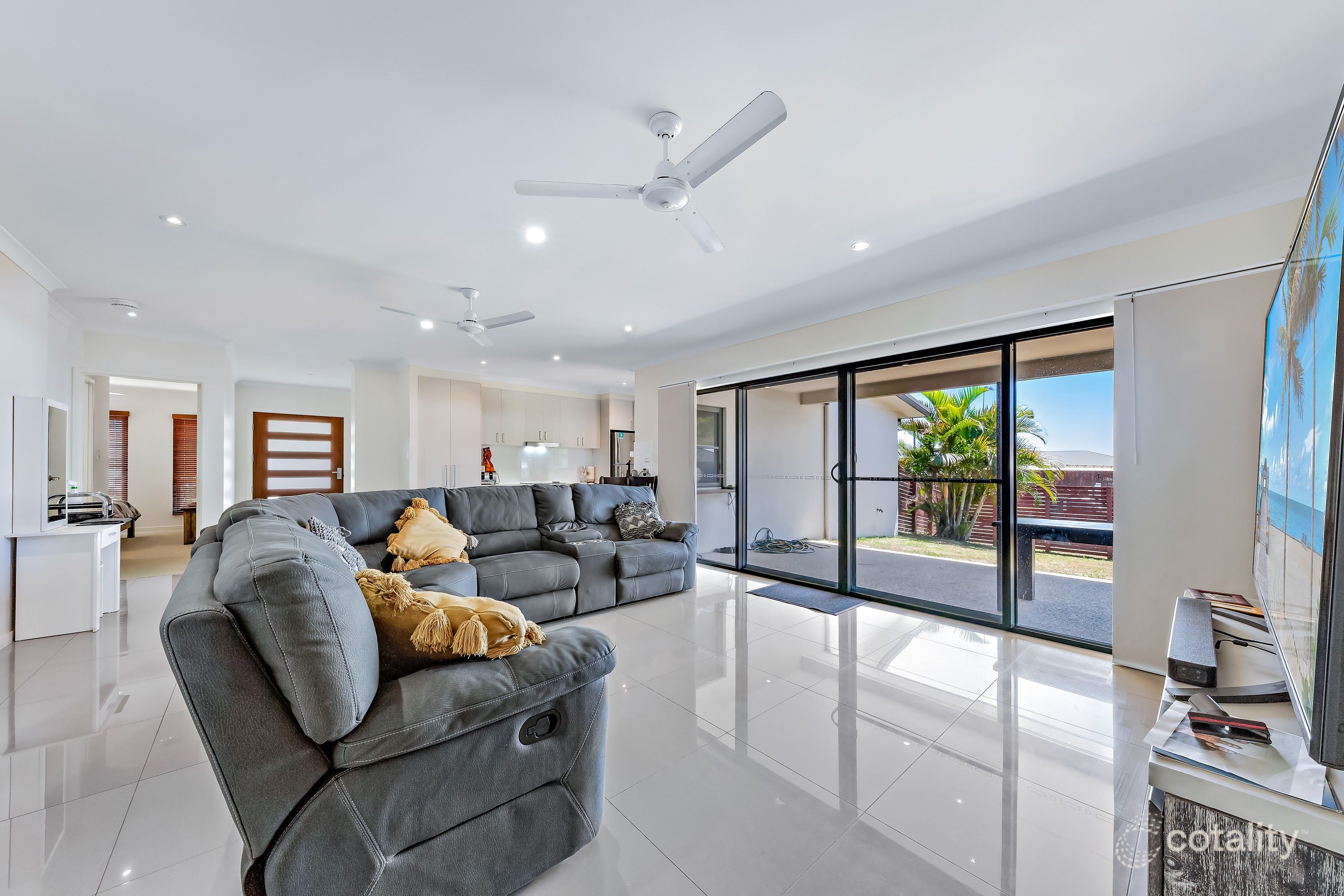 2 Companion Way, Cannonvale, QLD 4802