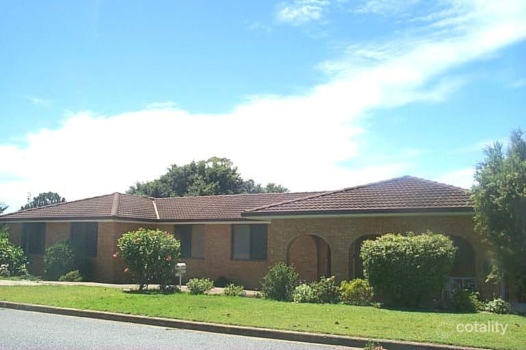 2 Jemalong Cres, Toormina, NSW 2452