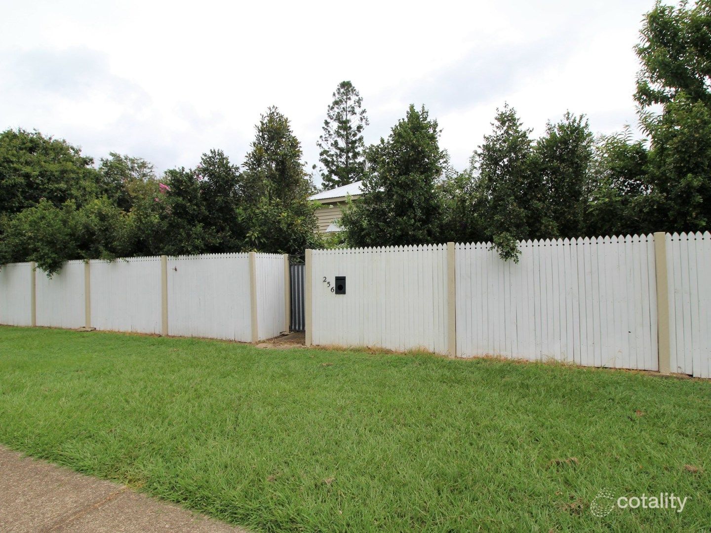 256 Ipswich St, Esk, QLD 4312