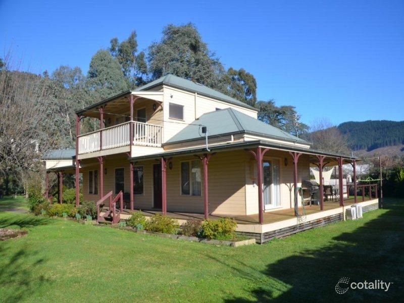 13 Railway Ave, Bright, VIC 3741