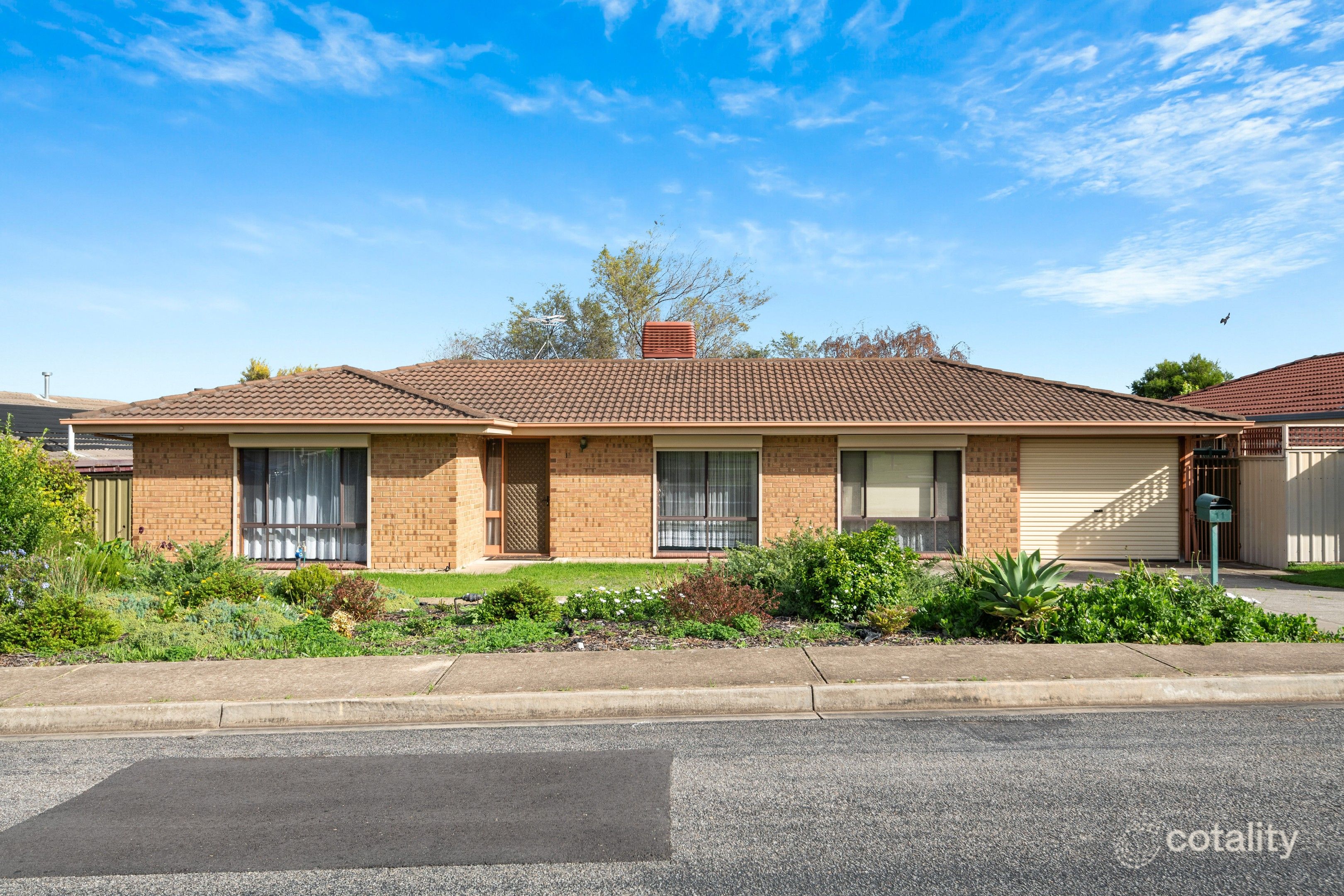 11 Wayside Dr, Hallett Cove, SA 5158