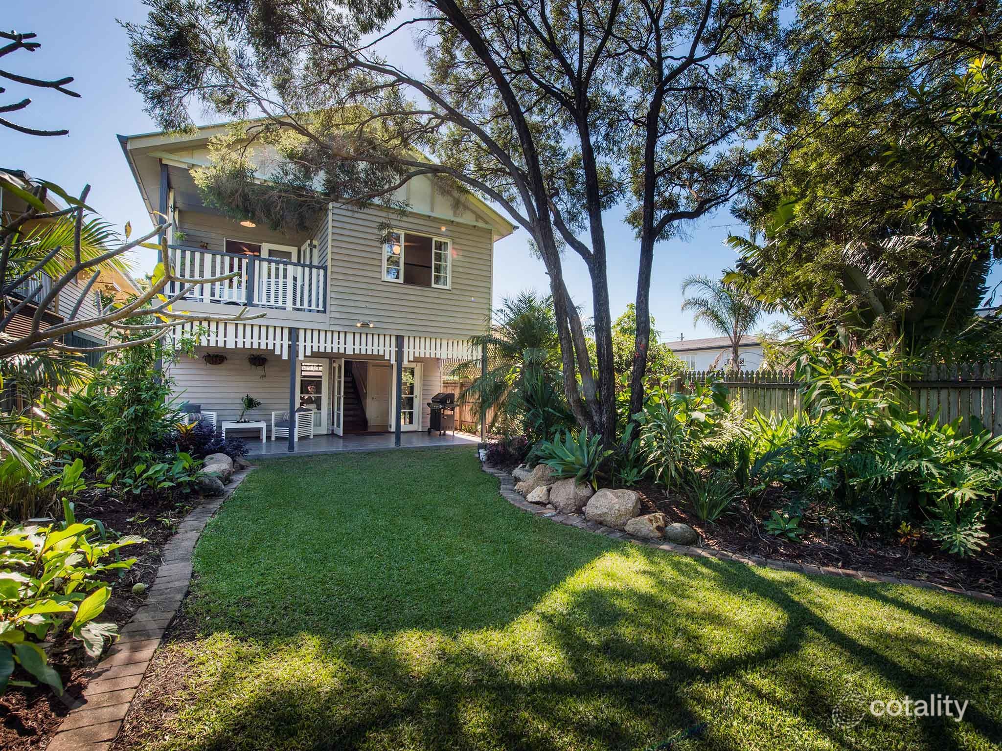 80 Barton Rd, Hawthorne, QLD 4171