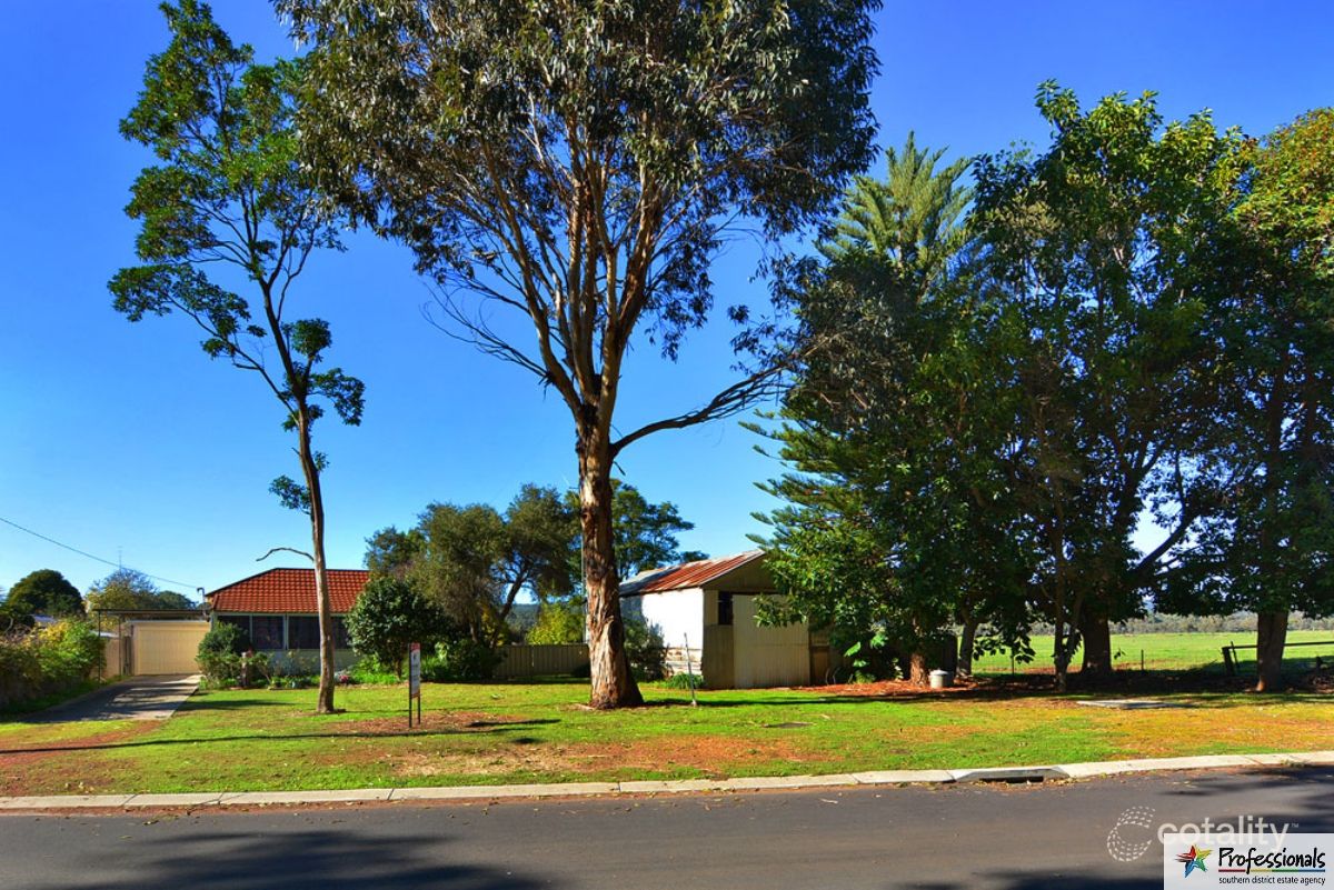 31 Hackett Rd, Harvey, WA 6220