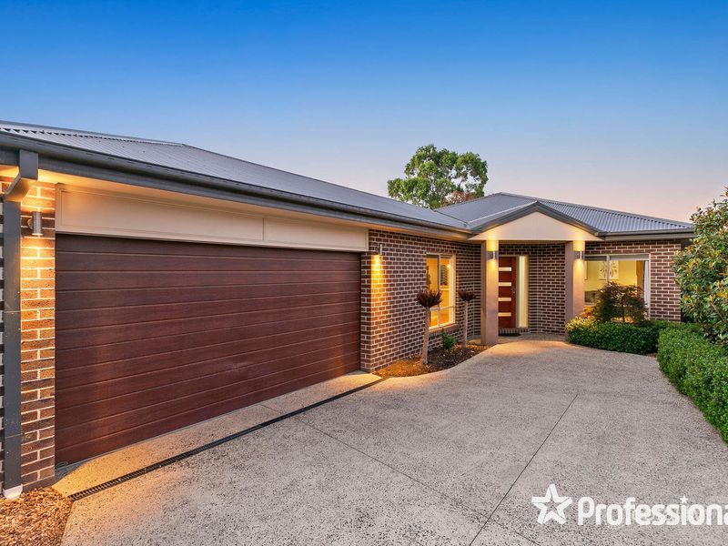 15 Freshfield Ave, Mooroolbark, VIC 3138
