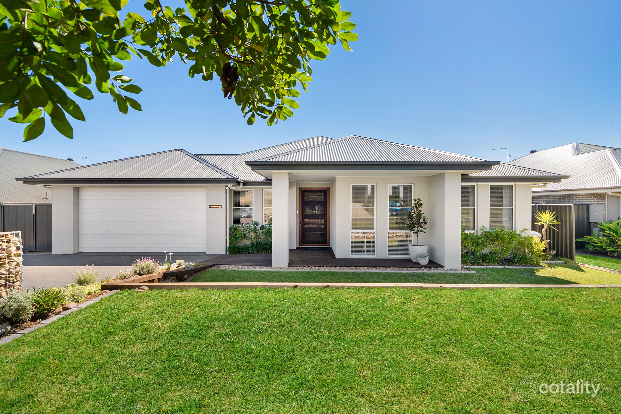 9 Oaklawn St, Currans Hill, NSW 2567