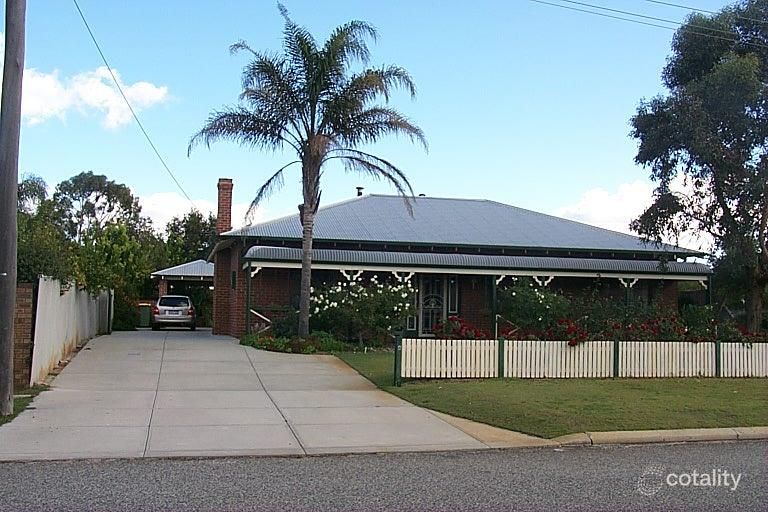 4 Cahill Ct, Wilson, WA 6107