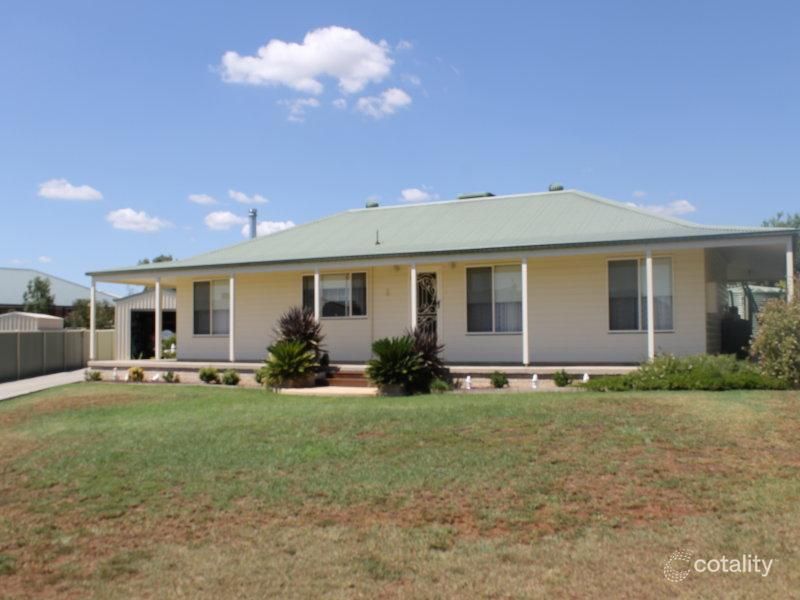 8 Joe Coates Pl, Manilla, NSW 2346