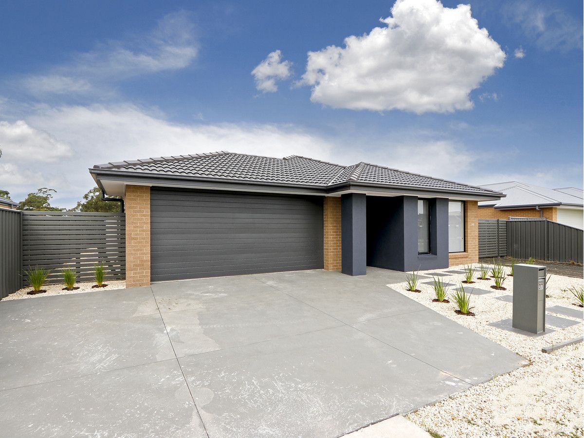 37 Peters Dr, Stratford, VIC 3862